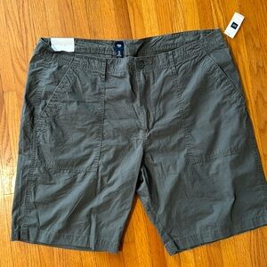 NEW Gap Shorts Men’s Size 40